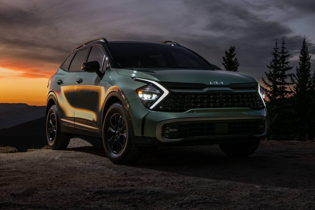 2023_kia_sportage_4dr-suv_x-pro_fq_oem_4_1600x1067