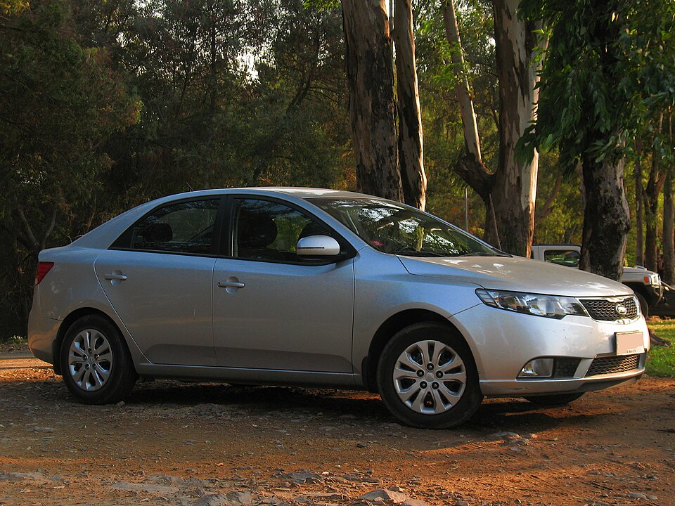 Kia_Cerato_1.6_EX_2011_(12397266864)